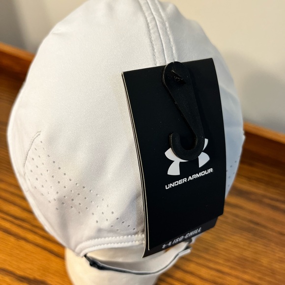 Ladies Under Armor light gray, light weight, running cap NWT - Picture 11 of 12